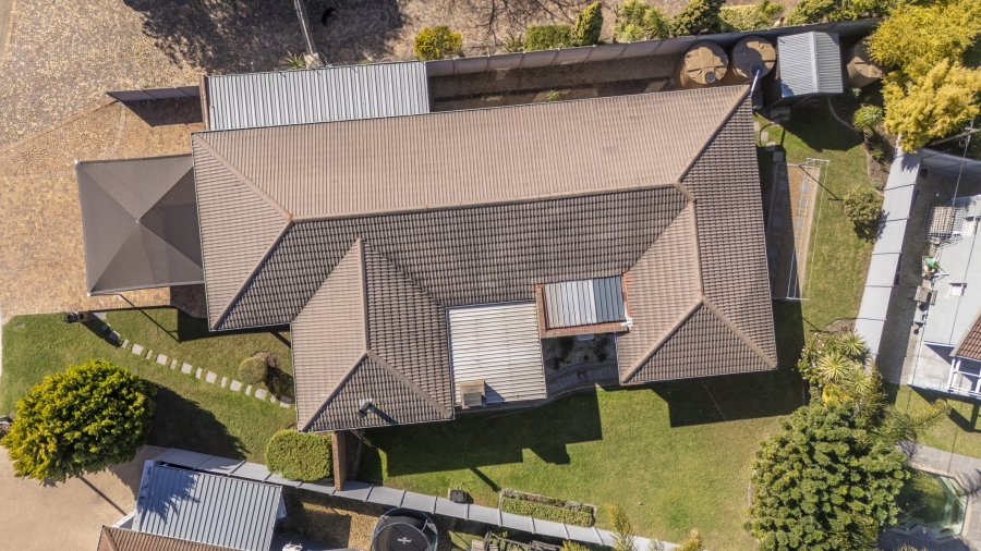 5 Bedroom Property for Sale in De Oude Spruit Western Cape